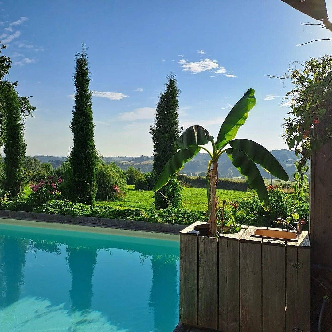 Gîte de groupe vue exceptionnelle, 6 chambres pour 12 p, piscine in Troncens, Gers
