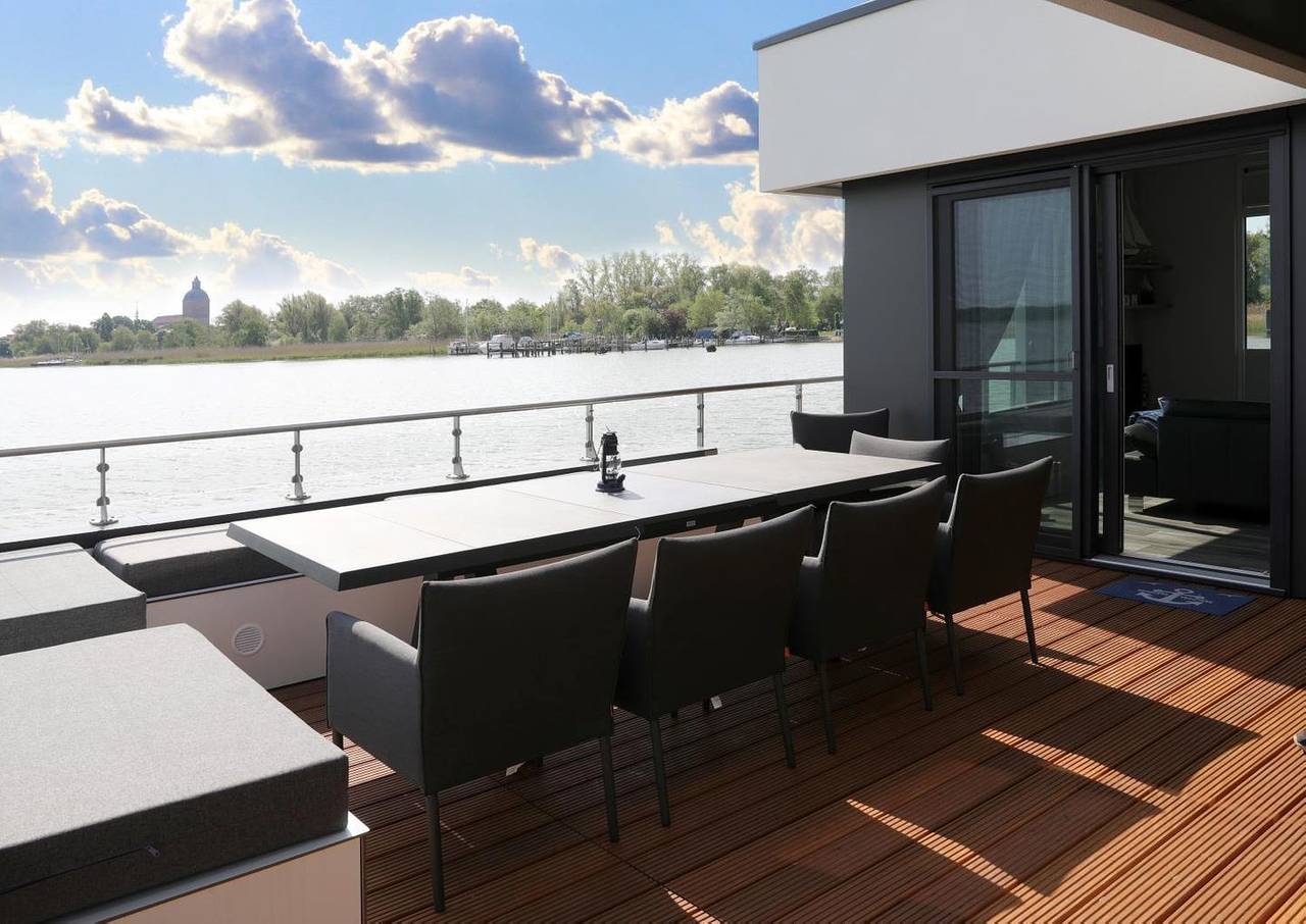 Floatinghouse Ankerplatz: Seeblick, Terrasse & Wellness auf 85 m² in Ribnitz, Ribnitz-Damgarten
