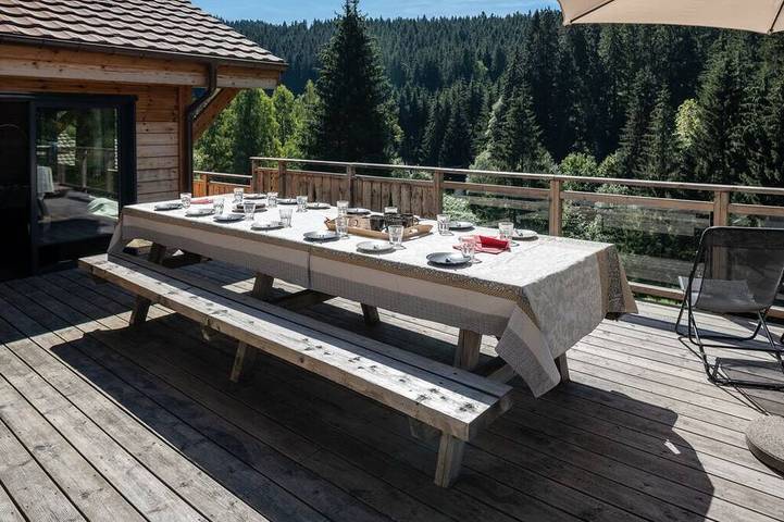 Chalet pour 15 personnes, avec jacuzzi et balcon ainsi que sauna et jardin à Gérardmer