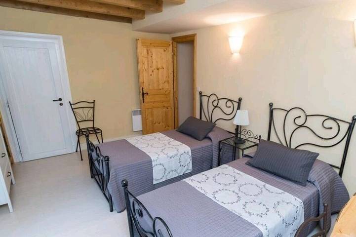 Location de vacances pour 23 personnes, animaux acceptés à Buzy - 2