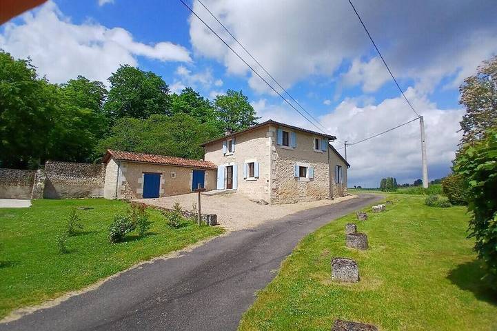 Location de vacances pour 8 personnes à Montboyer