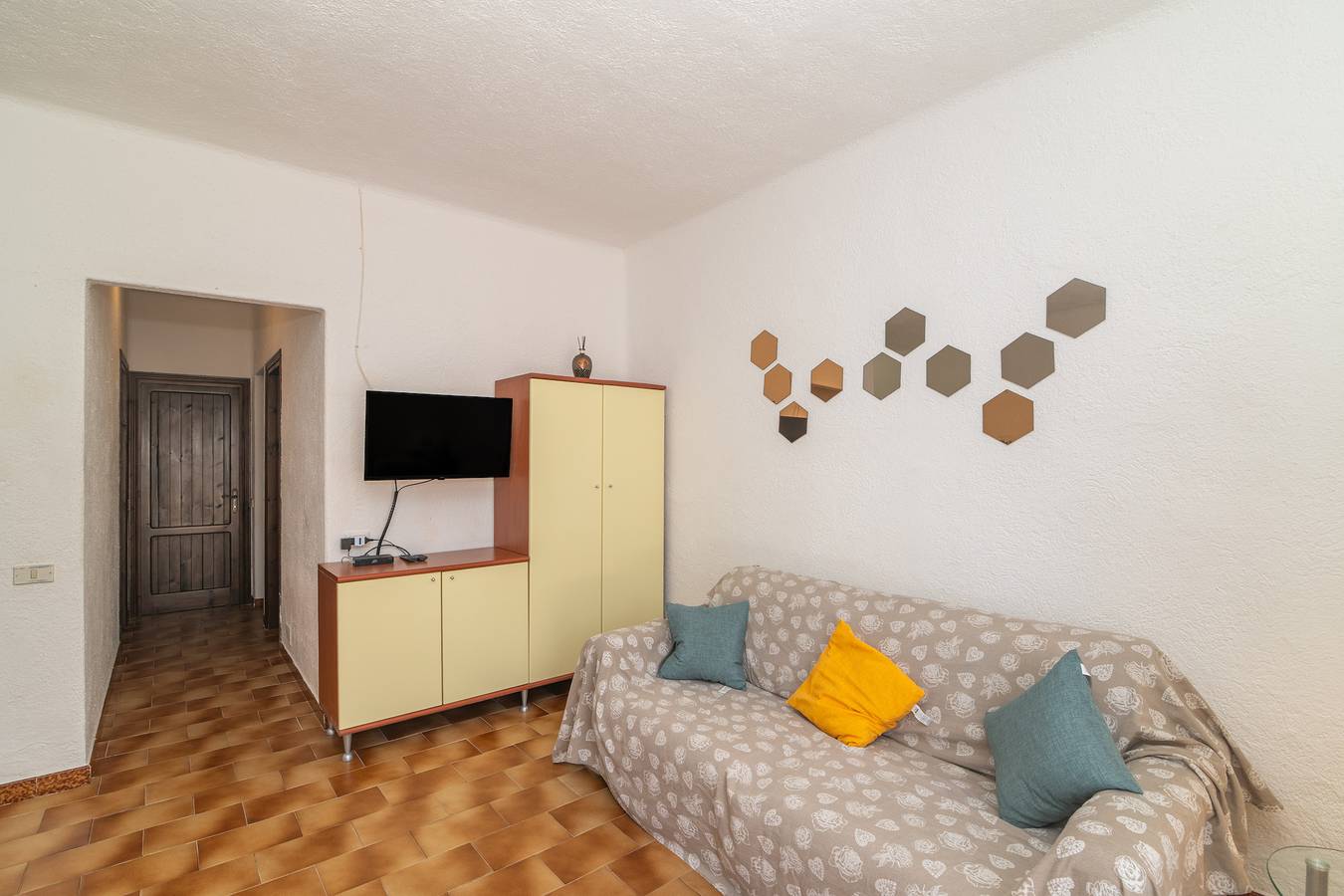 Entire apartment, Apartment 'Sofi' with Private Terrace, Private Garden and Wi-Fi in Santa Teresa Gallura (Municipality), Gallura