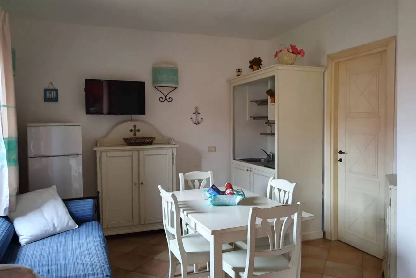 Appartamento intero, Il tuo rifugio verde in riva al mare in Lu Lamoni, Vignola Mare