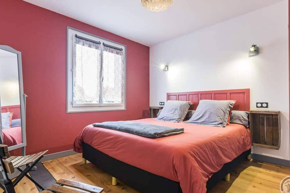 Renovated house with enclosed garden and historic view in Quettehou, Cherbourg region