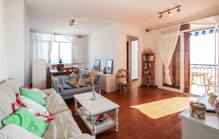 Apartamento vacacional entero, Retiro junto a la playa con piscina y aparcamiento in Cunit, Costa Dorada