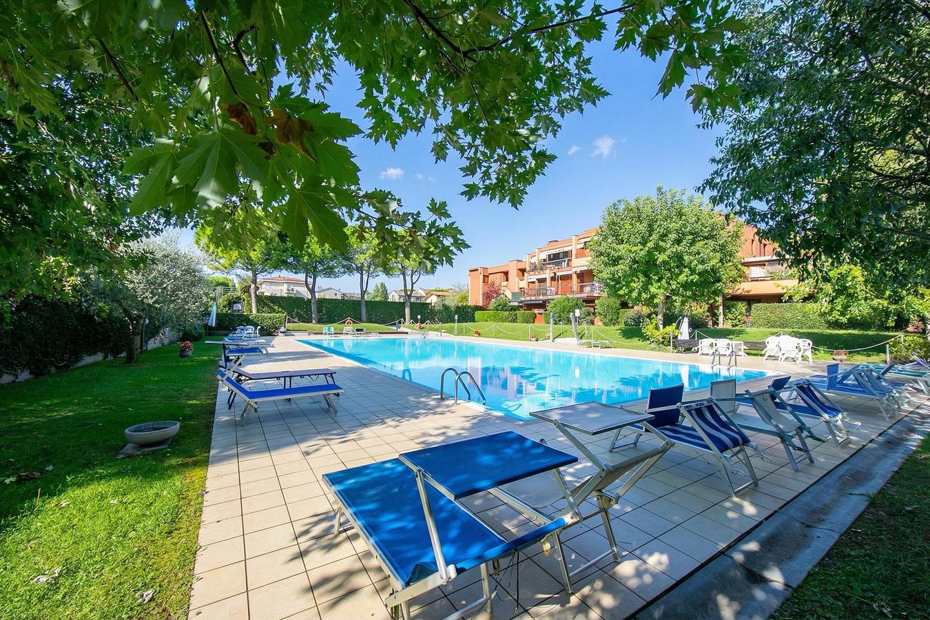 Appartamento intero, Green Tiffany Apartment: Pool, Tennis, Balcony in Rivoltella del Garda, Desenzano del Garda
