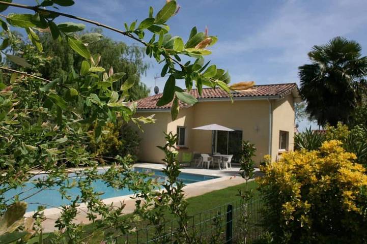 Location de vacances pour 4 personnes, avec jardin et piscine à Gaillac