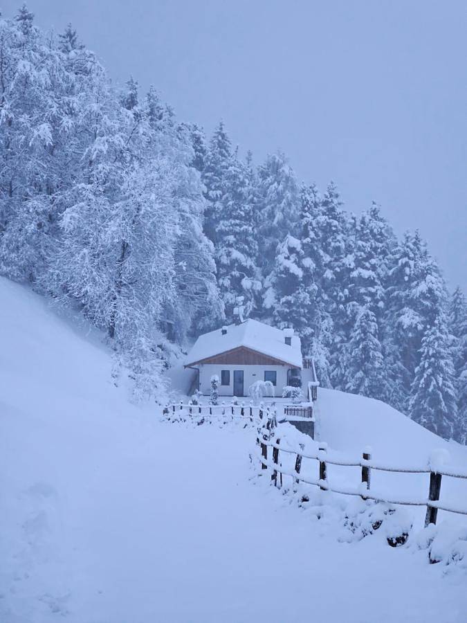 Ganze Wohnung, Alone in Chalet with view on Dolomites in Gravetsch, Villanders