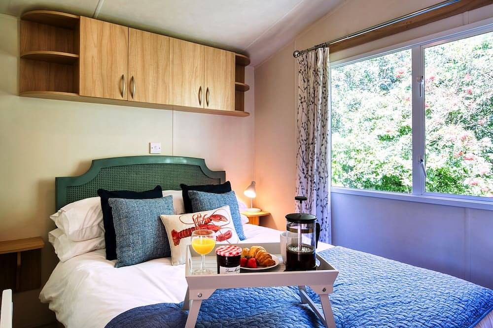 Scrumpy Duck, with private garden, sleeps 6 in coastal village in Hartland, Hartland Devon Heritage Coast