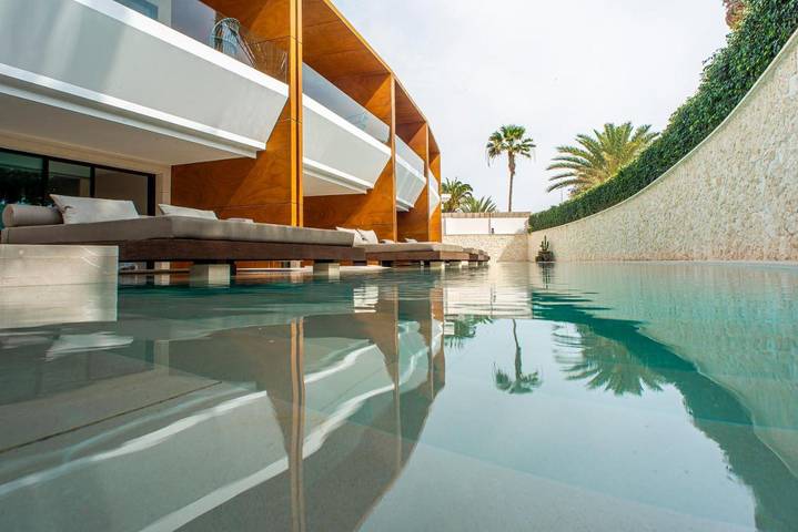 Appart’hôtel pour 2 personnes, avec Balcon et Terrasse ainsi que Piscine et Vue