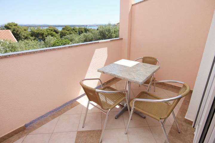 Ferienwohnung für 3 Personen, mit Balkon/Terrasse in Tkon