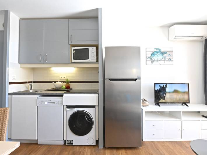 Gîte pour 4 personnes, avec terrasse ainsi que jardin et bassin pour enfant dans Golf De Cap Esterel - 4