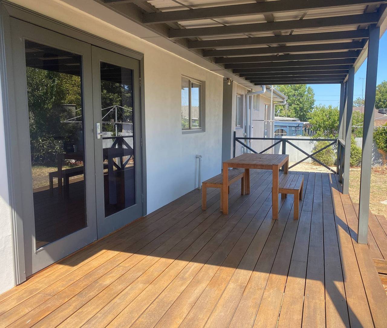 Private 3Bed Home with Large Deck Central Location in City of Greater Bendigo