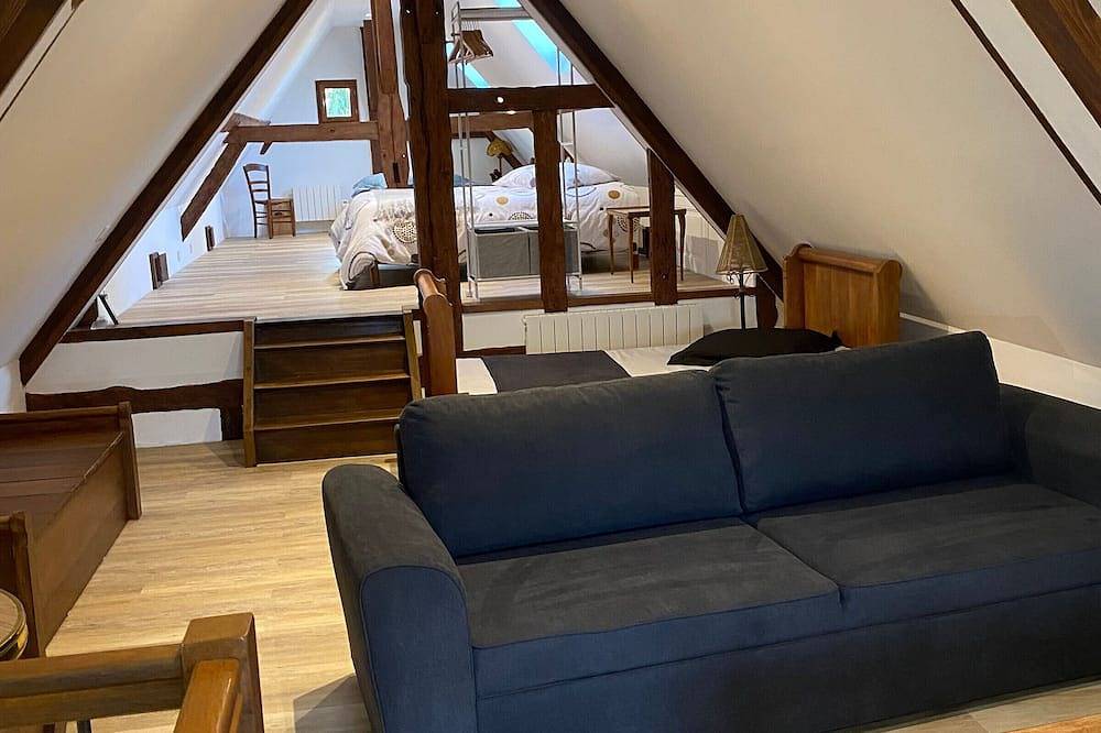 Gîte de charme au bord de l'eau, à 30min du Mans, cadre paisible avec pêche et randonnées à proximité in Saint-Mars-sous-Ballon, Sarthe