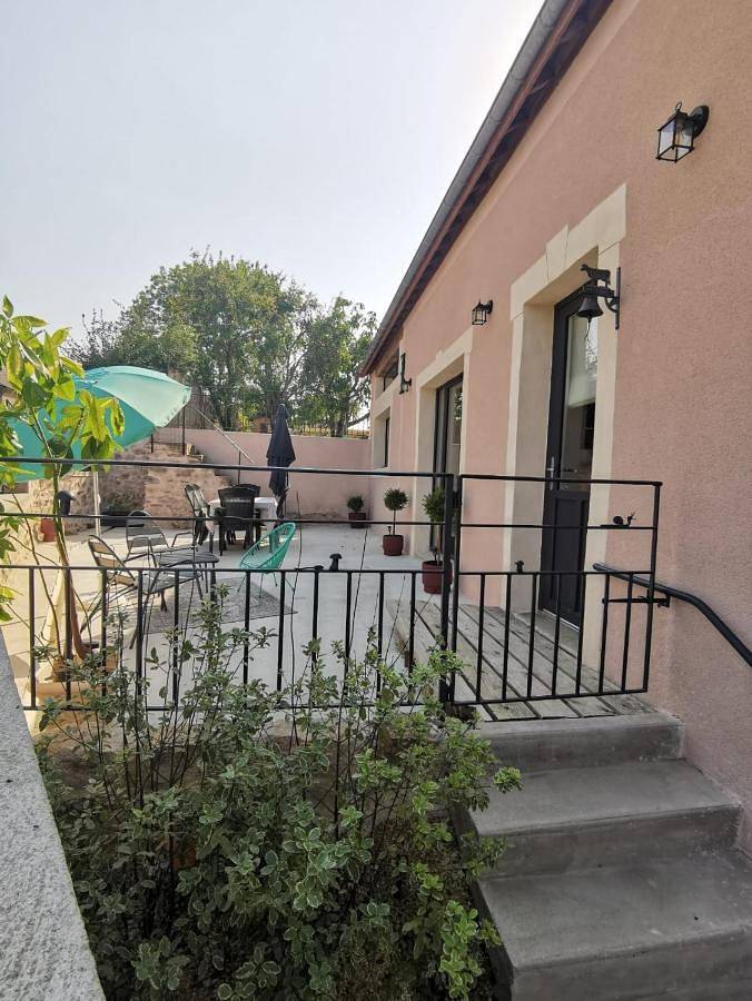 Location de vacances pour 8 personnes, avec jardin dans Saint-Brancher
