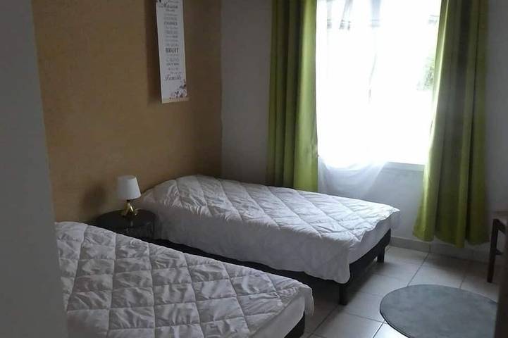 Gîte pour 4 personnes, avec jardin et jacuzzi à Plounévez-Lochrist - 3