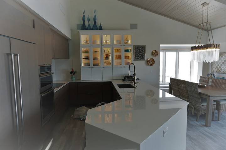 Vacation rental for 8 people, with yard and pool as well as balcony in Pine Knoll Shores