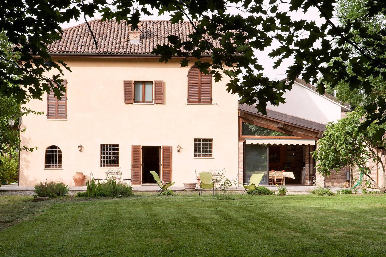 Cascine de Villa Schella con piscina: relax para grupos y familias in Ovada, Provincia d'Alessandria