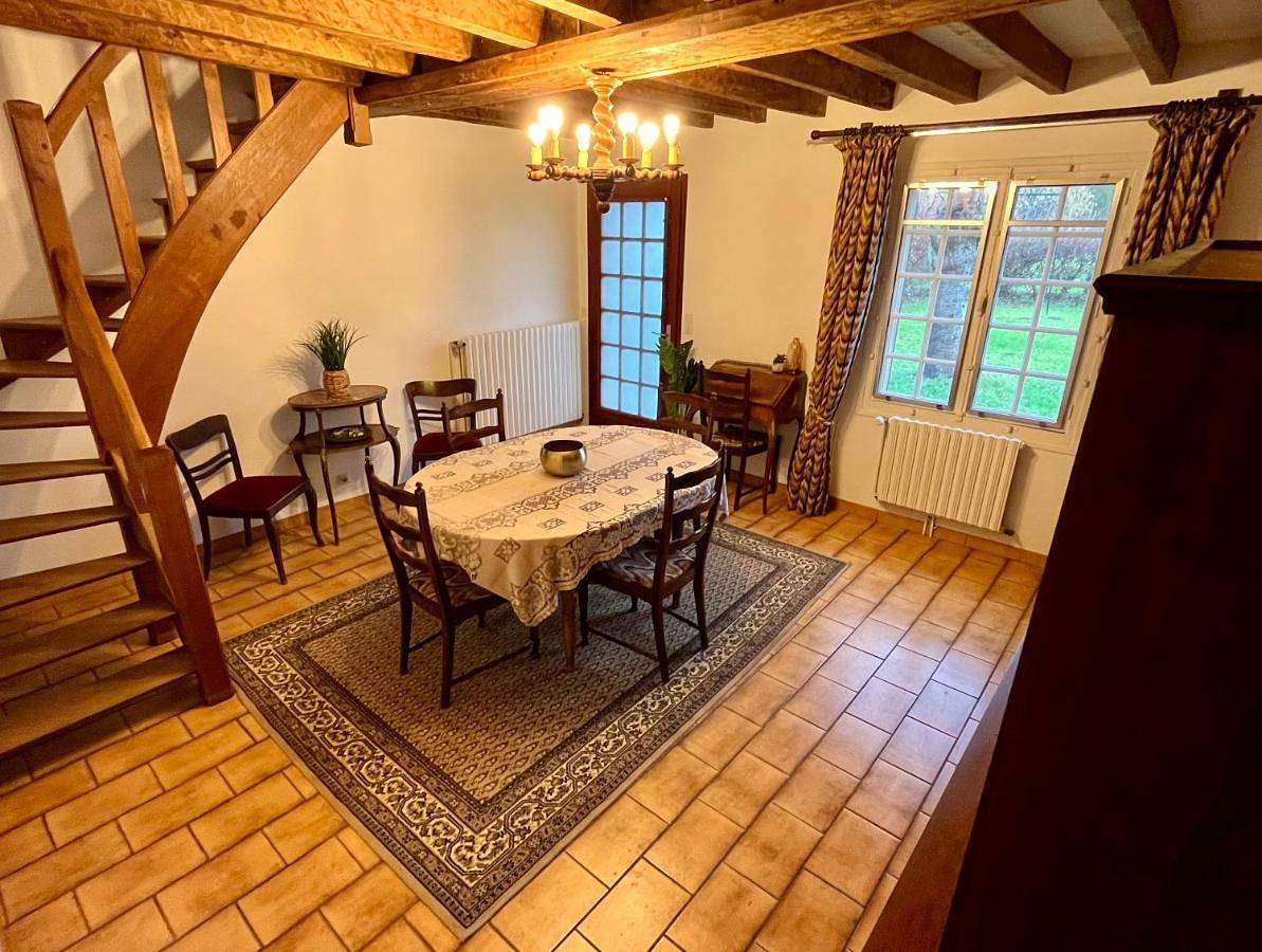 Maison normande avec grand jardin proche de la mer et de Paris in Beaumont-le-Roger, Région de Bernay