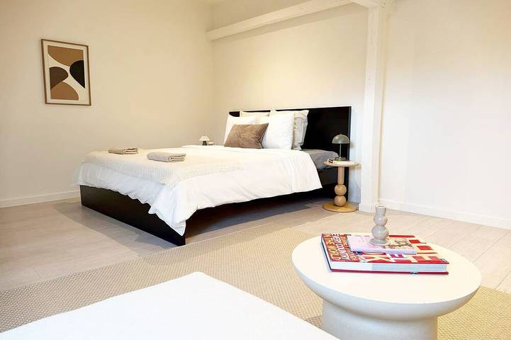 Ganze Wohnung, Near Center, Cozy Room in Shared Apt w/ Wifi in Gent (Flandern), Gent