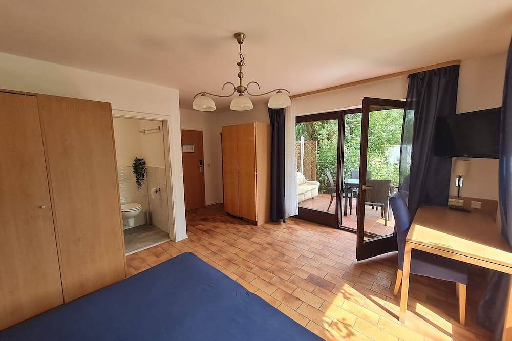Ganze Wohnung, Garten Süd, 29qm mit Terrasse, bis max. 2 Personen in Rosenheim, Oberbayern