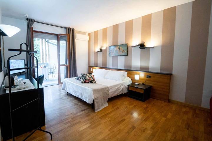 Hotel für 4 Personen, mit Whirlpool und Terrasse sowie Garten und Ausblick