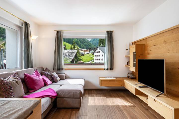 Ferienwohnung für 4 Personen, mit Balkon in Wolkenstein
