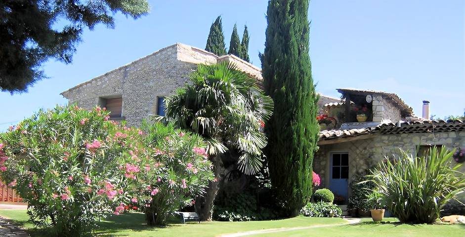 Chambre d’hôte pour 2 personnes, avec jardin et piscine