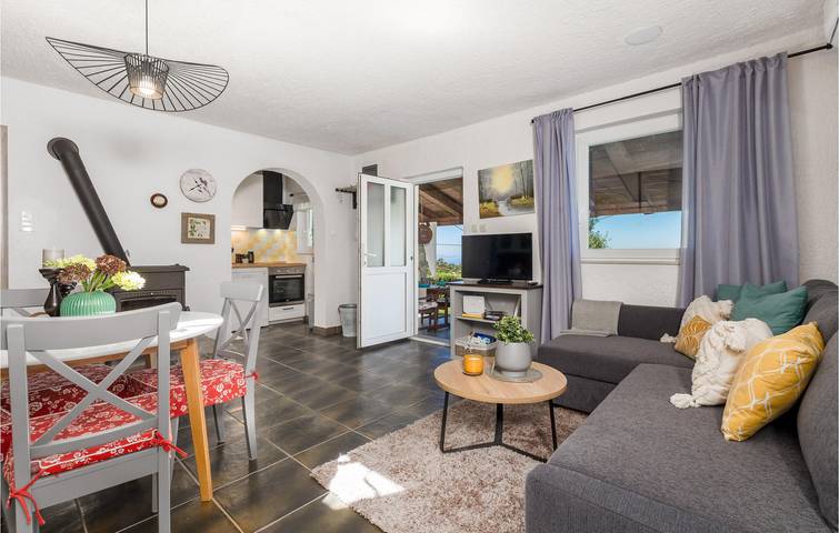 Charmante 2-Zimmer-Wohnung mit Meerblick, Pool und 2,5 km Entfernung zum Strand in Kvarner Festland
