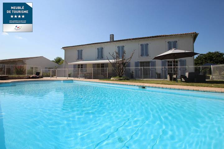 Gîte pour 23 personnes, avec jardin ainsi que terrasse et piscine - 1
