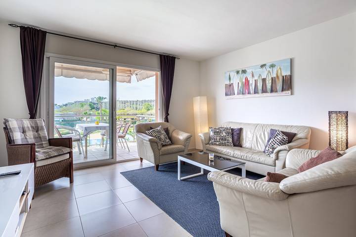 Ganze Wohnung, Ferienwohnung 'Bovilla' mit Gemeinschaftspool, WLAN und Klimaanlage in Platja d'Aro, Costa Brava