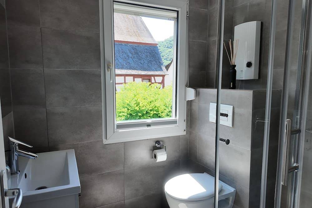 Ganze Wohnung, Modernes Appartement für 2-4 Gäste mit Balkon in Bruttig-Fankel, Cochem-Zell