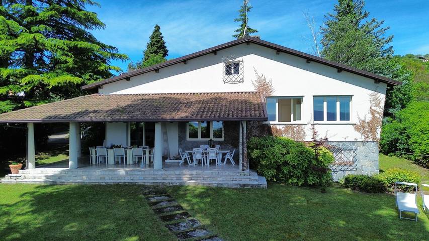 Villa für 6 Personen, mit Seeblick und Garten