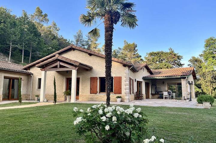 Villa pour 8 personnes, avec Jacuzzi ainsi que Terrasse et Jardin