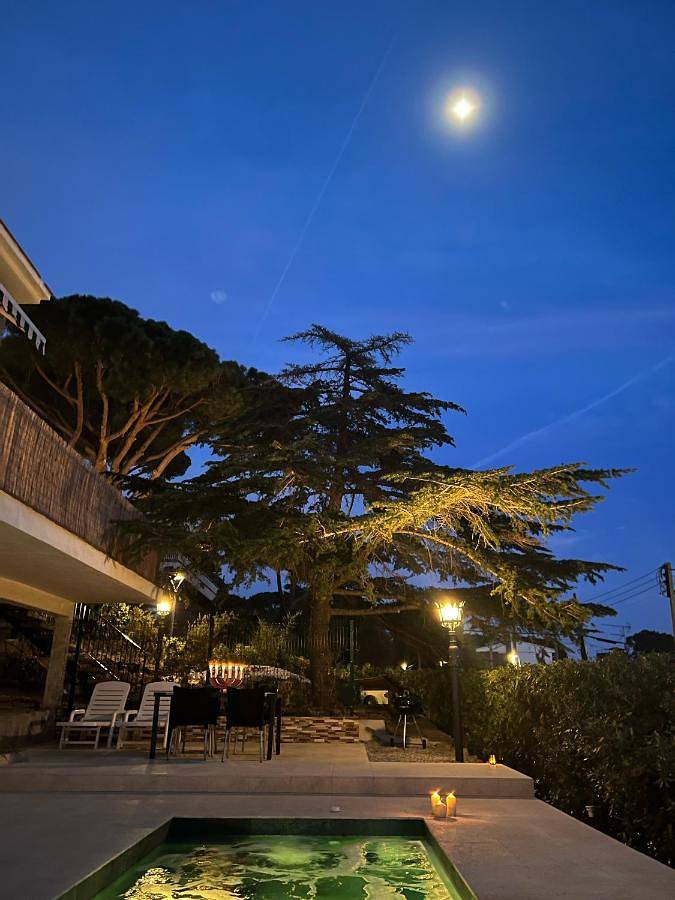 Gîte pour 4 personnes, avec piscine ainsi que jacuzzi et jardin à Cabrils - 2