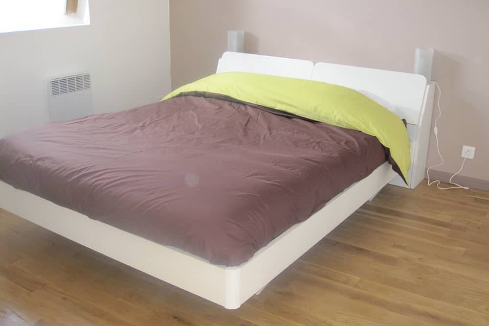 House, charming cottage in the Cantal in Bassignac, Mauriac region