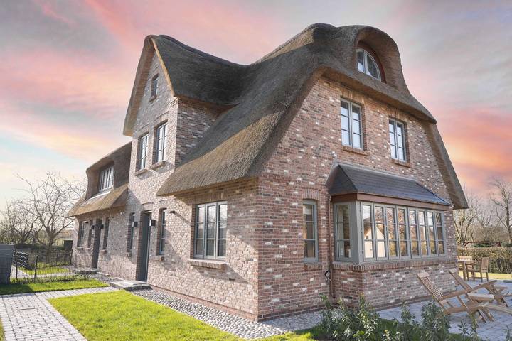 Ferienhaus für 5 Personen, mit Terrasse und Garten sowie Sauna in Alkersum