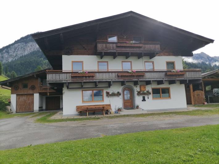 Ferienwohnung für 6 Personen, mit Balkon und Terrasse in Weißbach bei Lofer