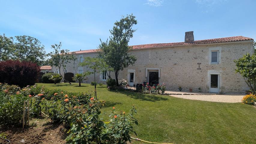 Gîte pour 6 personnes, avec jardin au Parc Naturel Régional du Marais poitevin