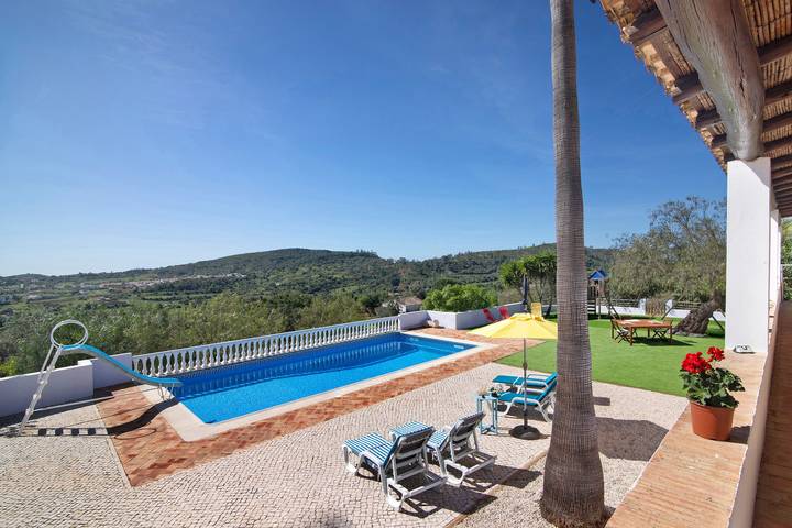 Villa 'Casa Noah' mit privatem Pool, Wlan und Klimaanlage in São Bartolomeu de Messines, Faro Distrikt