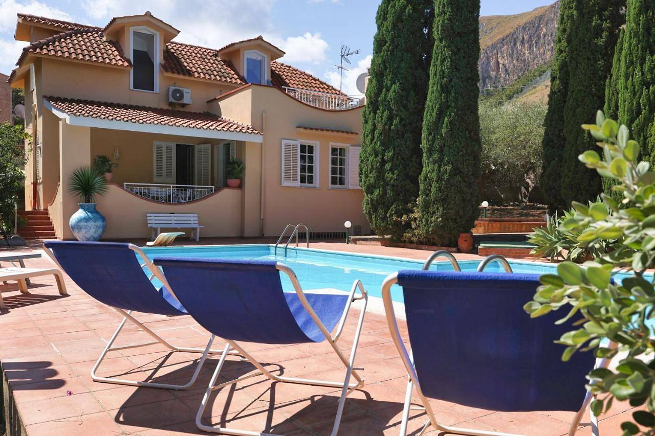Villa with Private Pool in Capo Zafferano, Bagheria