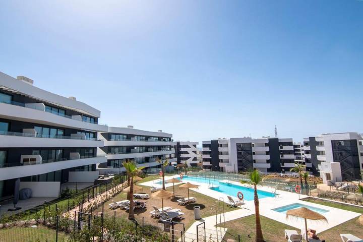 Apartamento de vacaciones para 4 personas, con piscina para niños y terraza además de piscina y jardín en Fuengirola