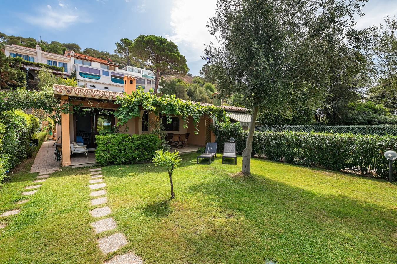 Casa vacanze "Casa Anna" vicino alla spiaggia con vista sul mare e adatta agli animali domestici in Geremeas, Cagliari e Dintorni
