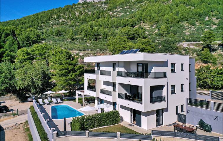 Apartament wakacyjny dla 6 osób, z Taras i Basen w Baška Voda