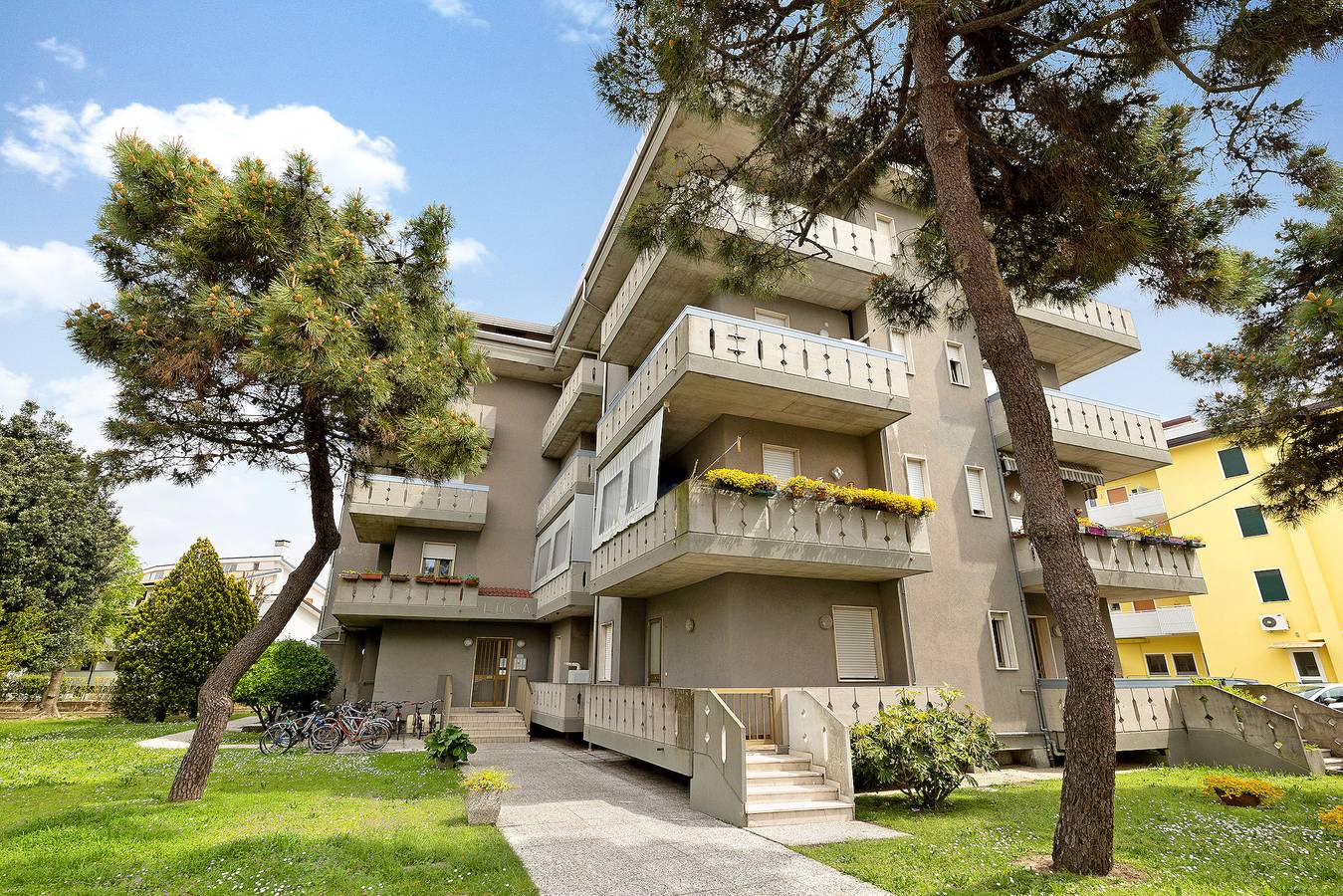 Entire apartment, Holiday Apartment "Mansarda Di Ponente" near Beach with Shared Garden & A/C in Caorle, Venice Province