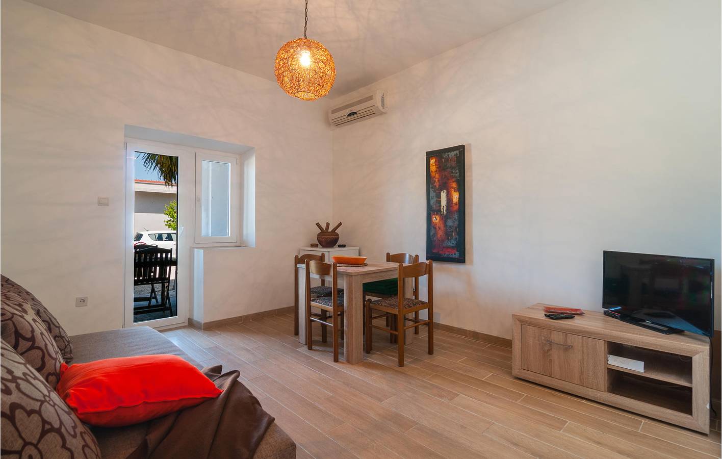 Ganze Ferienwohnung, Gemütliche 1-Zimmer-Wohnung mit Terrasse, 400 m zum Strand und kostenlosen Parkplätzen in Sutivan, Brac