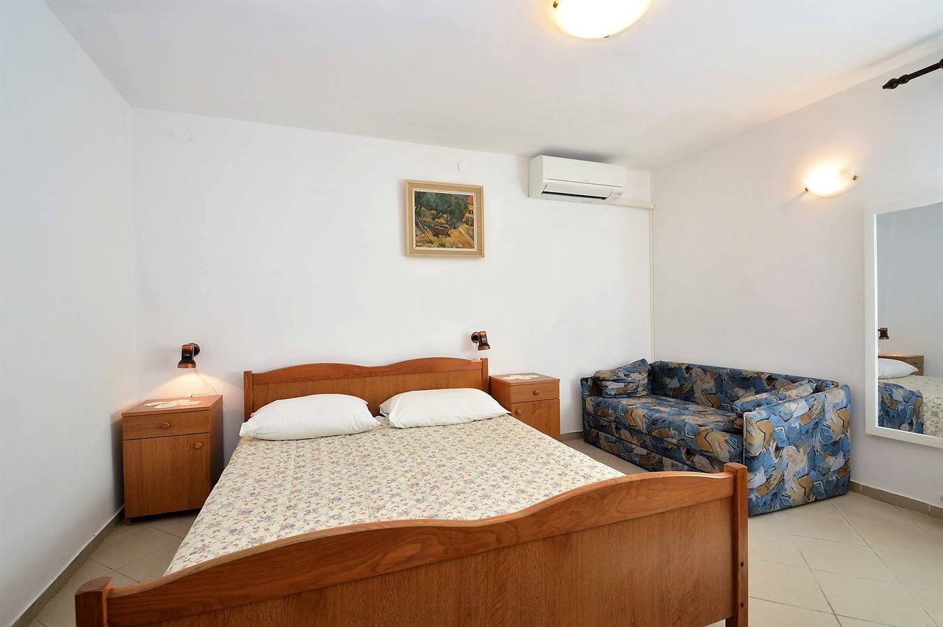Ganze Wohnung, Studio Rahela 3 in Mali Lošinj, Zagazinjine. Das Erdgeschoss ist für 2 Personen geeignet und besteht aus: Schlafzimmer mit Doppelbett, Küche und Esszimmer, Wohnzimmer und Terrasse. in Mali Lošinj, Lošinj
