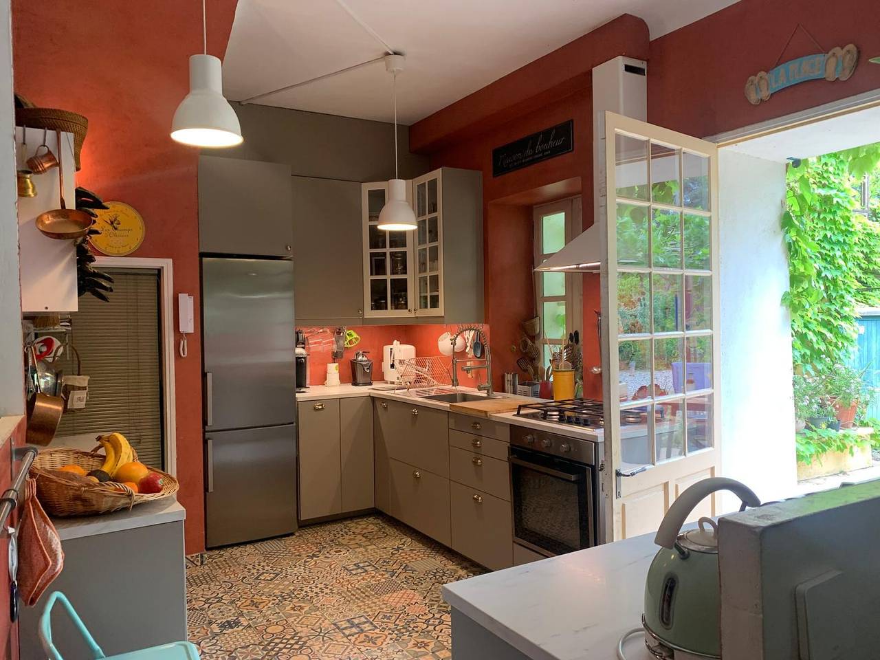 Casa de vacaciones 'Un Joyau Caché Au Bord De La Mer' con vistas al mar, jardín privado y Wi-Fi in Saint-Cyr-sur-Mer, Region de Toulon