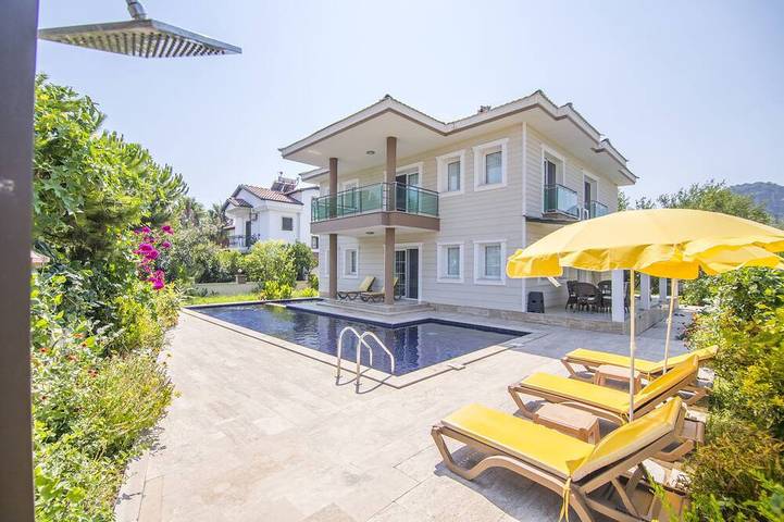 Villa für 10 Personen, mit Balkon und Pool sowie Garten - 1