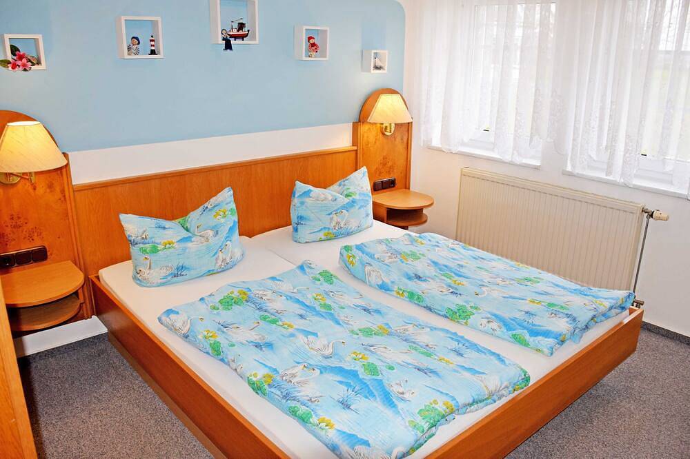 Entire apartment, Apartment Boskop 6. 3. - Apartments for Lake Neuensien (P) in Lancken-Granitz, Ruegen